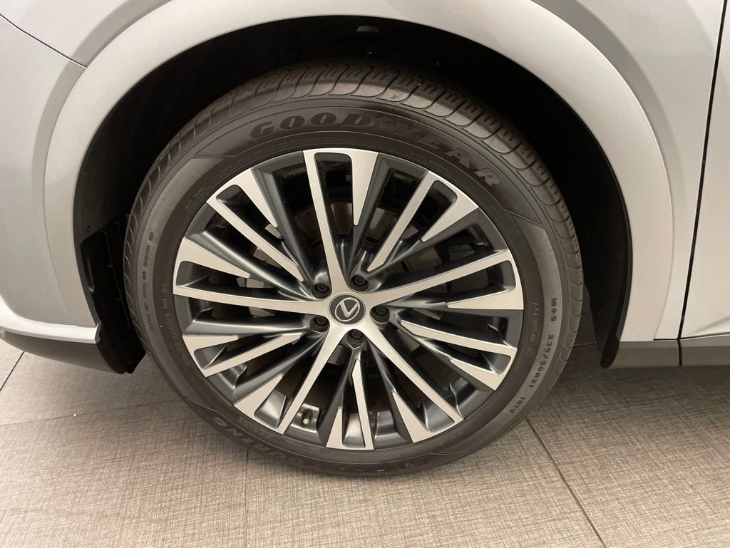 Used 2023 Silver Lexus 350h Premium Plus image 9