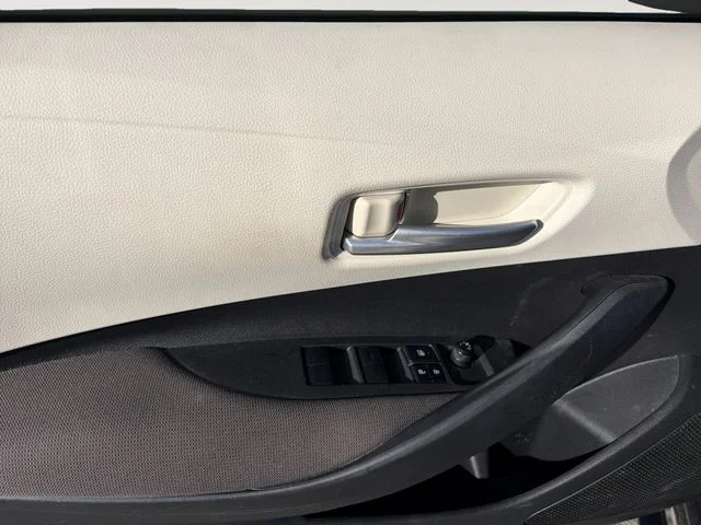 Used 2020  Toyota LE image 10