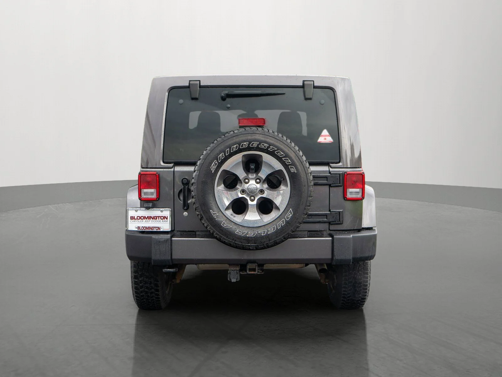 Used 2017 Granite Crystal Metallic Clearcoat Jeep Unlimited Sahara image 6