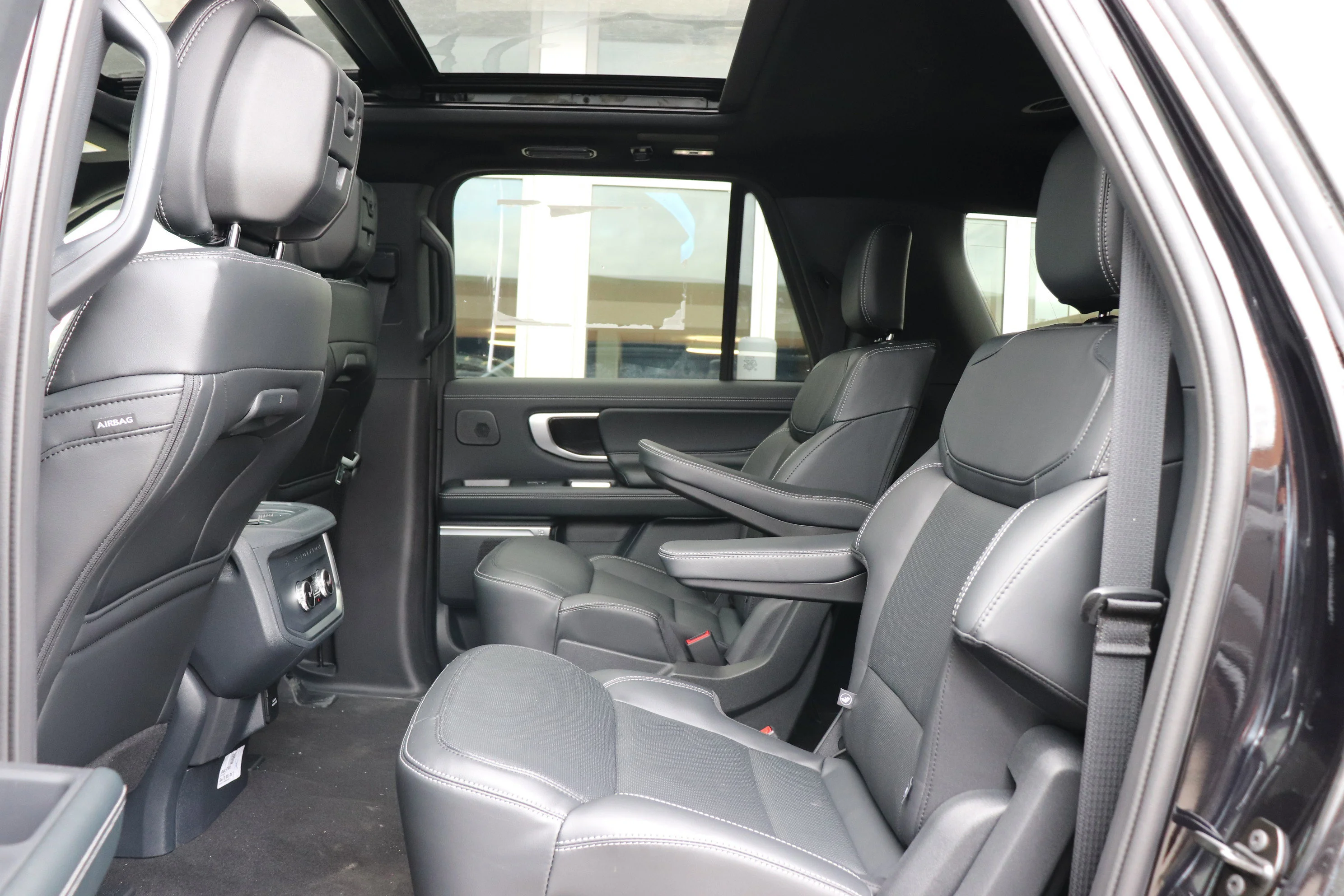 New 2026 AGATE BLACK METALLIC Ford Platinum Max image 13