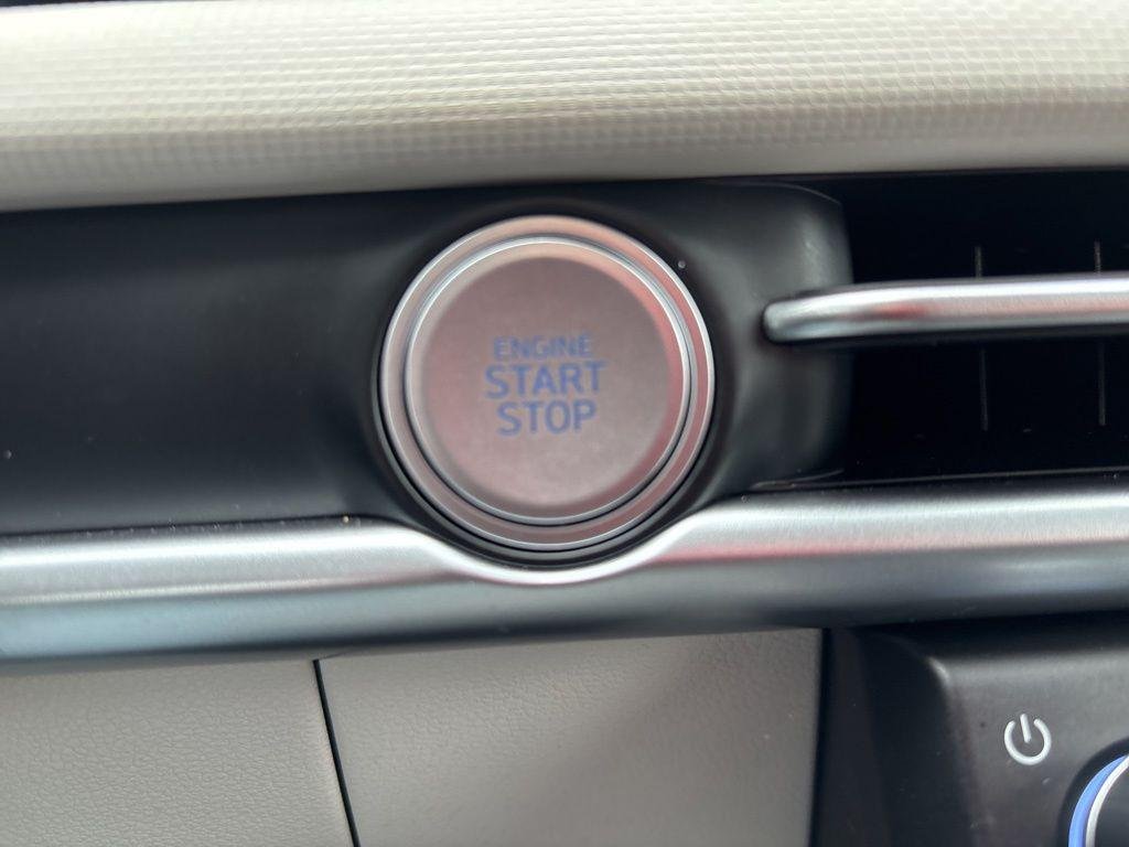New 2026 White Hyundai SE AWD image 29