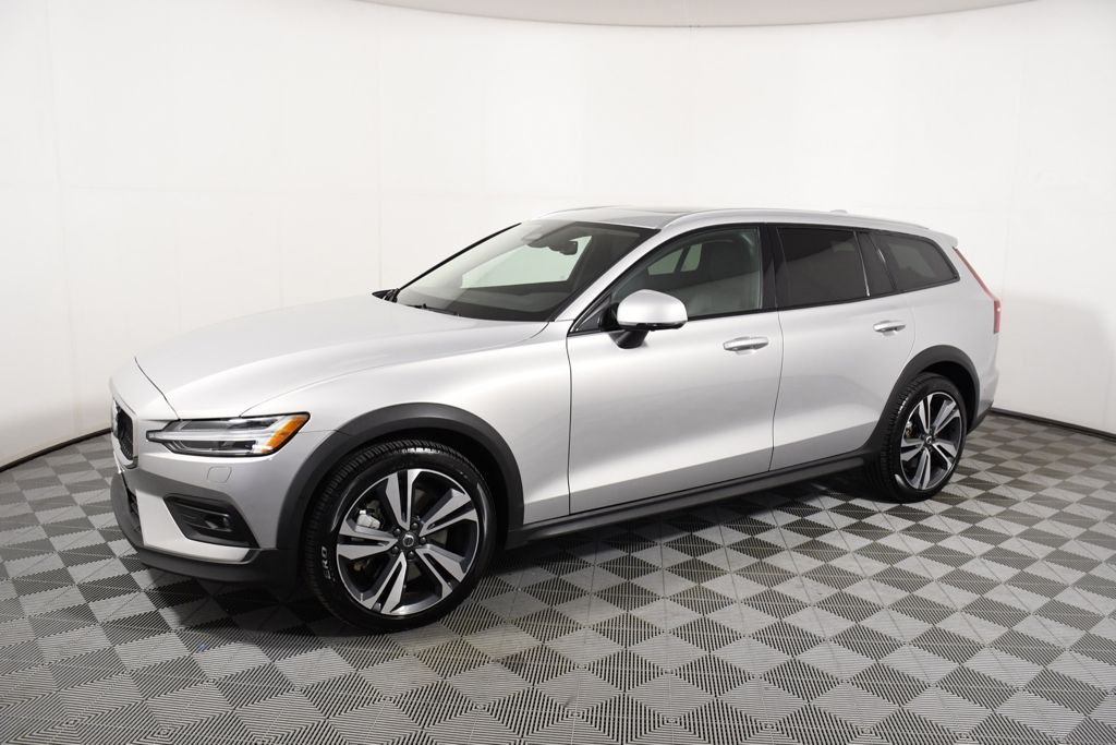 Used 2025 Volvo V60 Cross Country Plus with VIN YV4L12WKXS2149261 for sale in Richfield, Minnesota