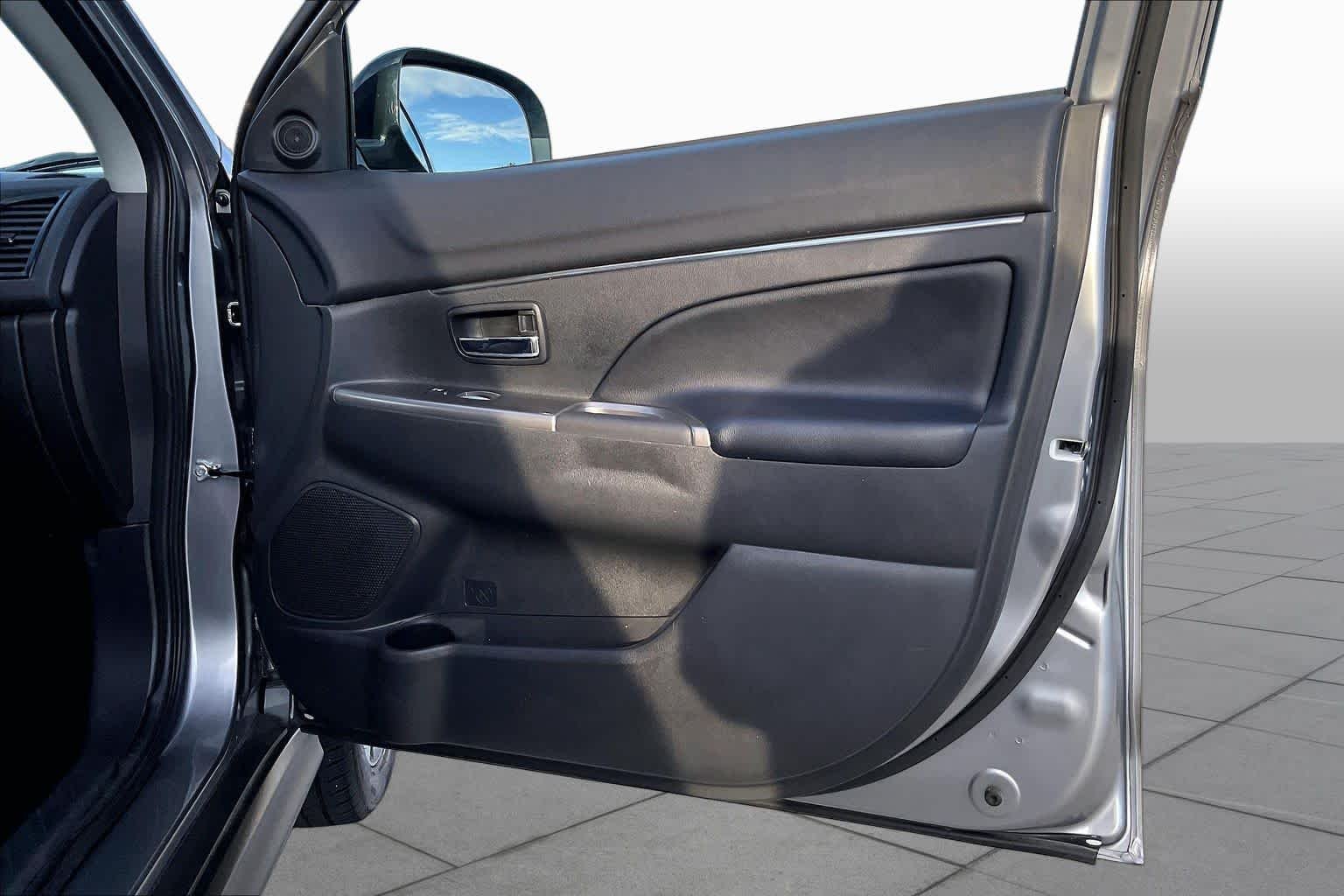 Used 2024 Mercury Gray Metallic Mitsubishi SE image 22