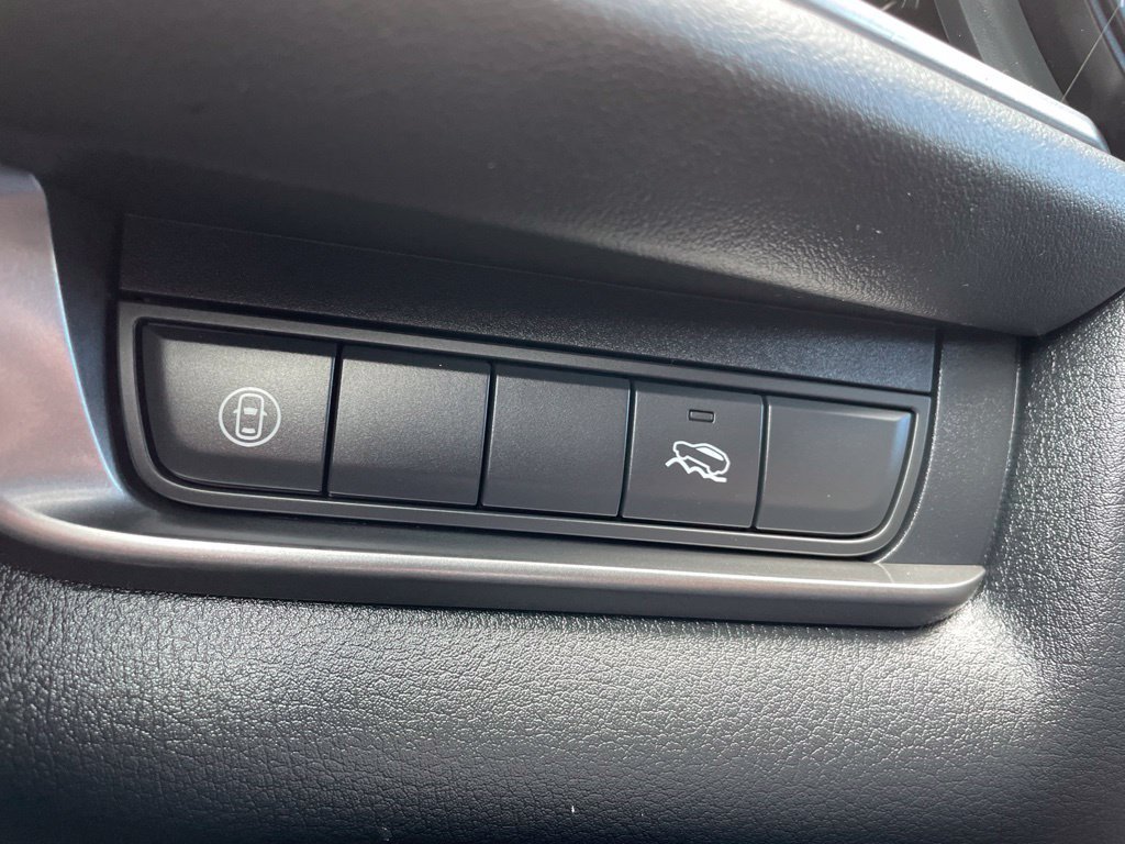 Used 2020 Silver Mazda Select image 24