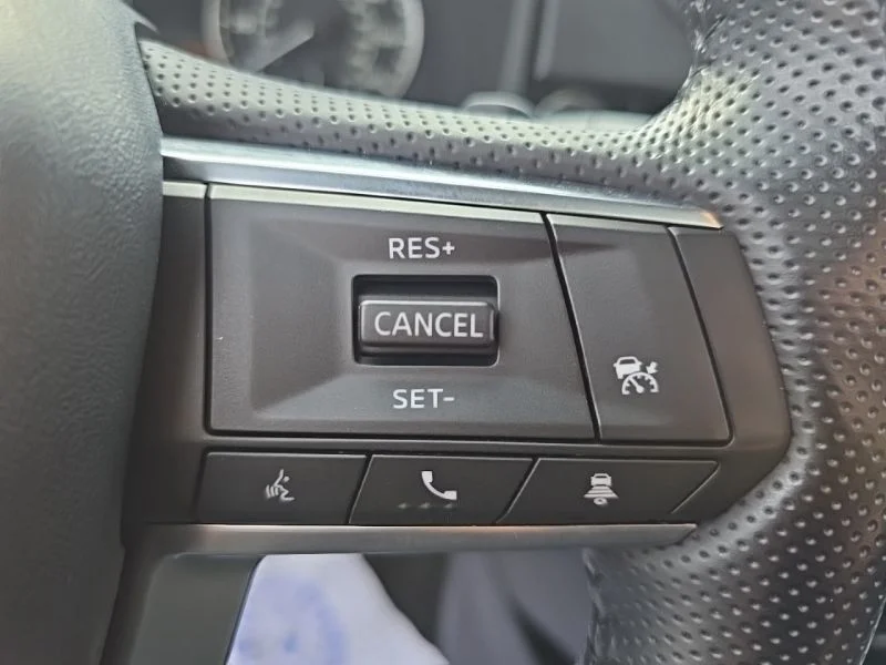 Used 2022  Mitsubishi SE image 13