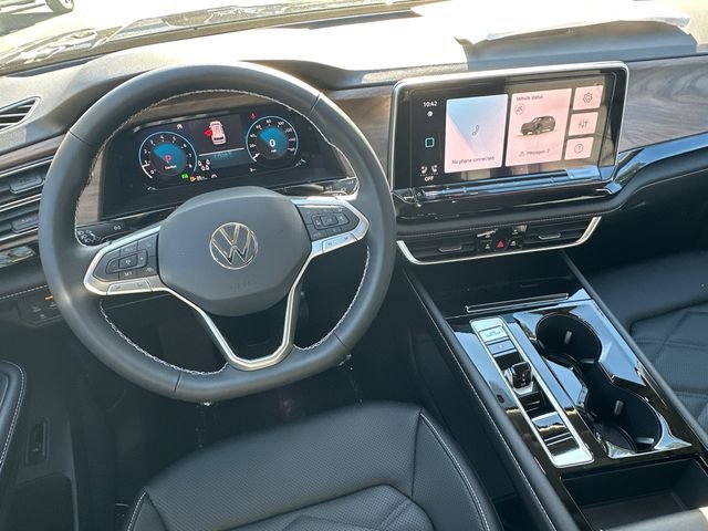 New 2026 Black Volkswagen 2.0T SE w/Technology image 31
