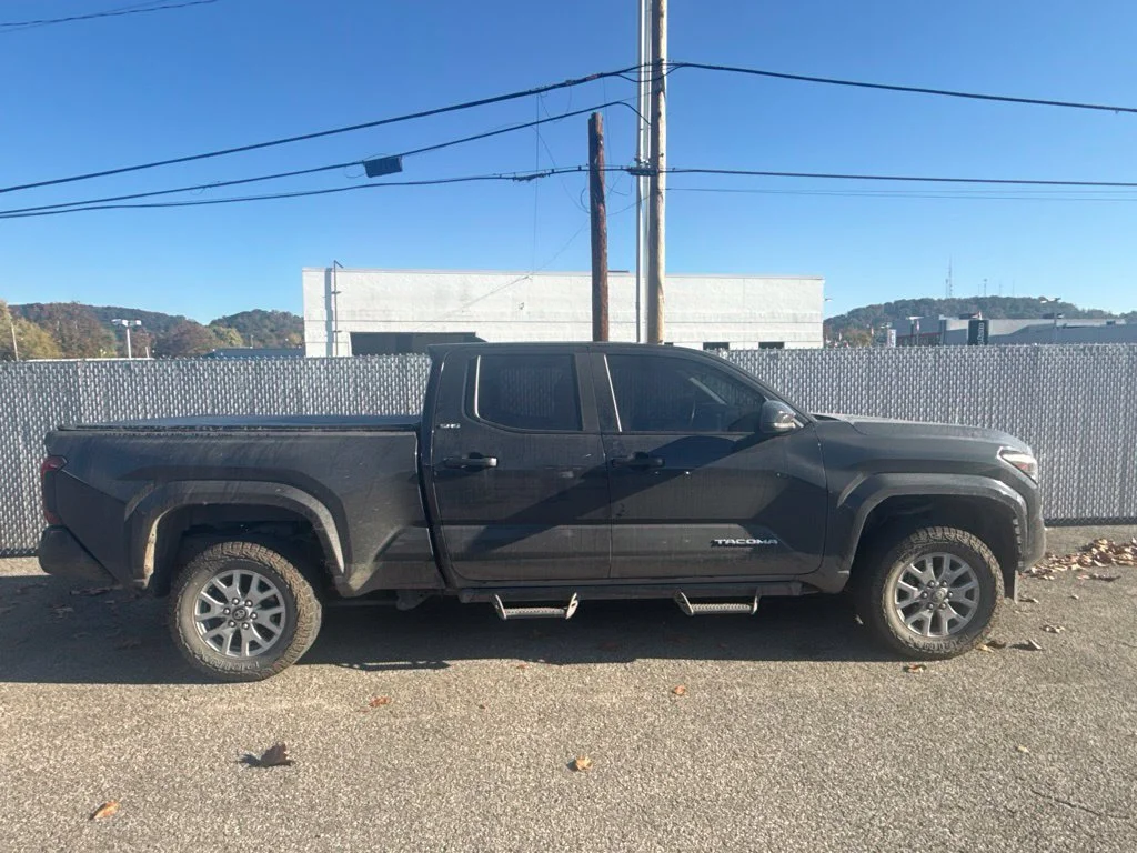 Used 2025  Toyota SR5 image 5