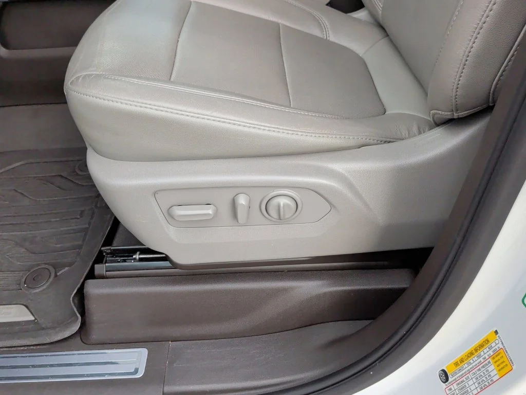 Used 2019 White GMC SLT image 14