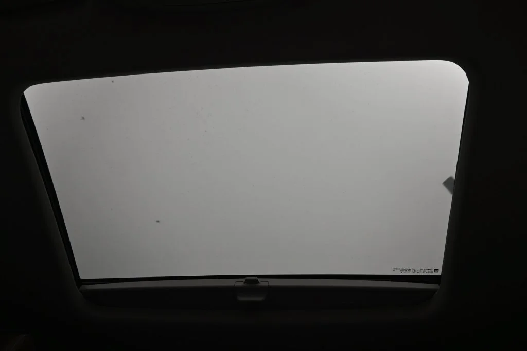 Used 2018 White Buick Avenir image 25