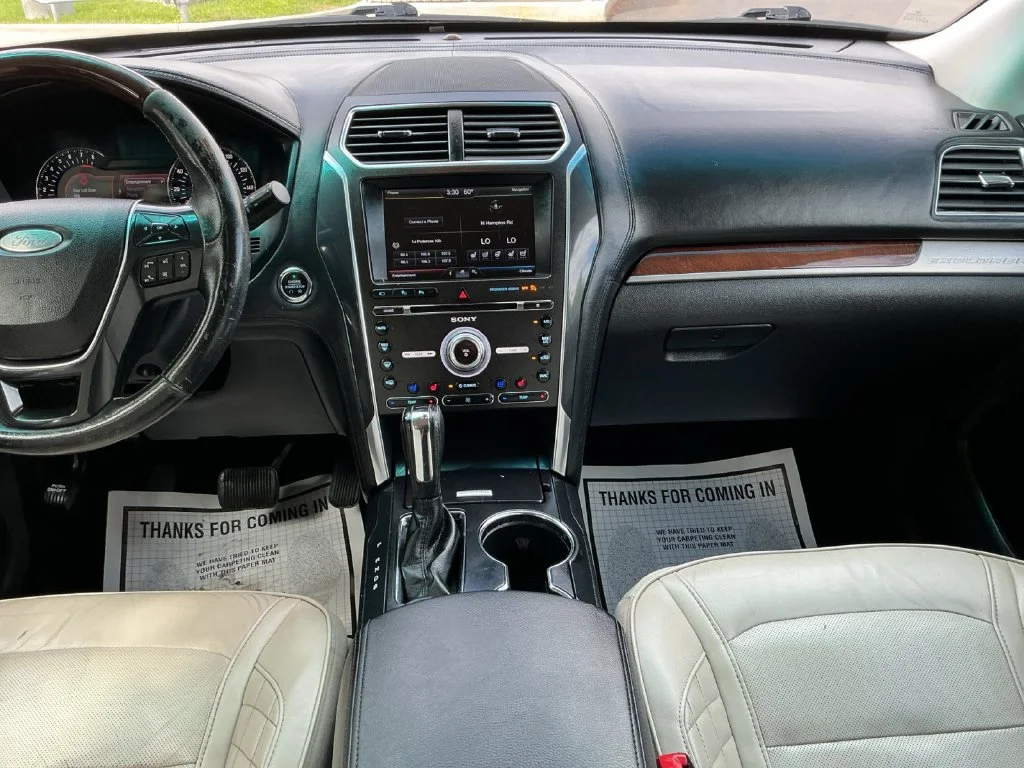 Used 2016 White Ford Platinum image 27