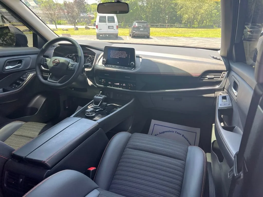 Used 2025 Boulder Gray Nissan Rock Creek image 9