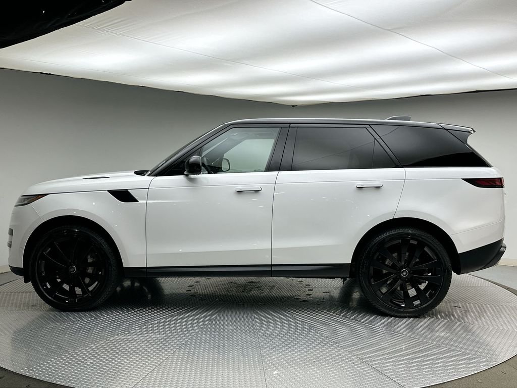 Used 2023 Fuji White Land Rover SE image 10
