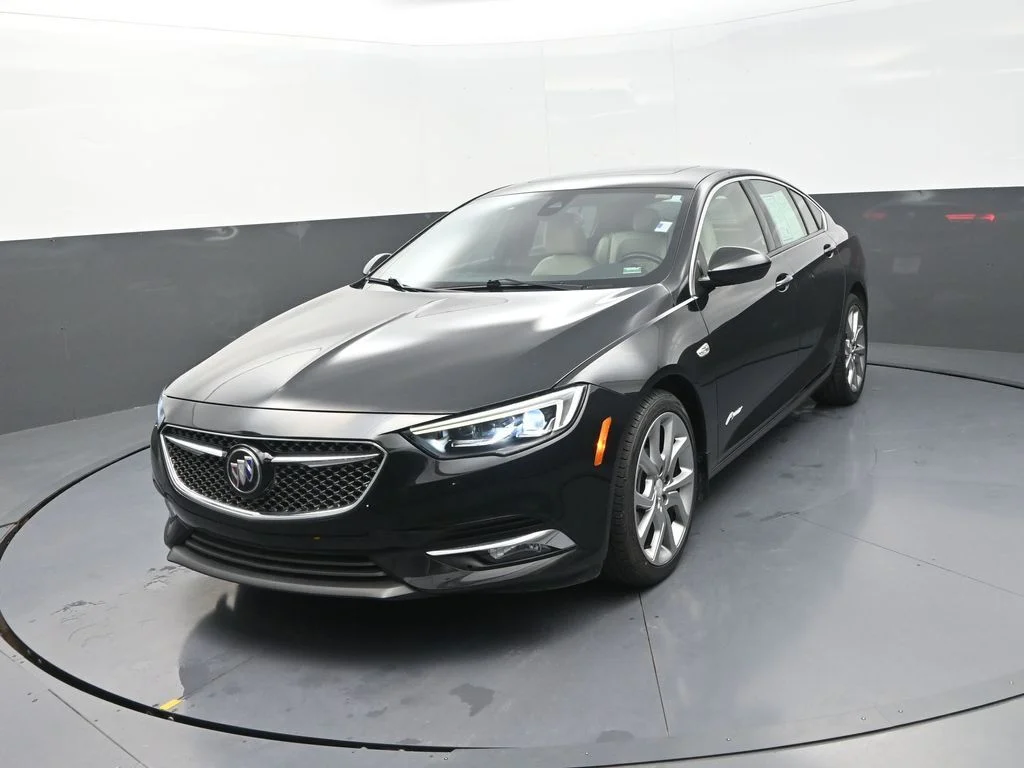 Used 2019 Black Buick Avenir image 4