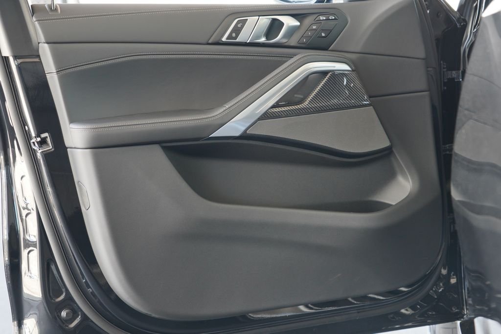New 2027 Black Sapphire Metallic BMW M60i image 9