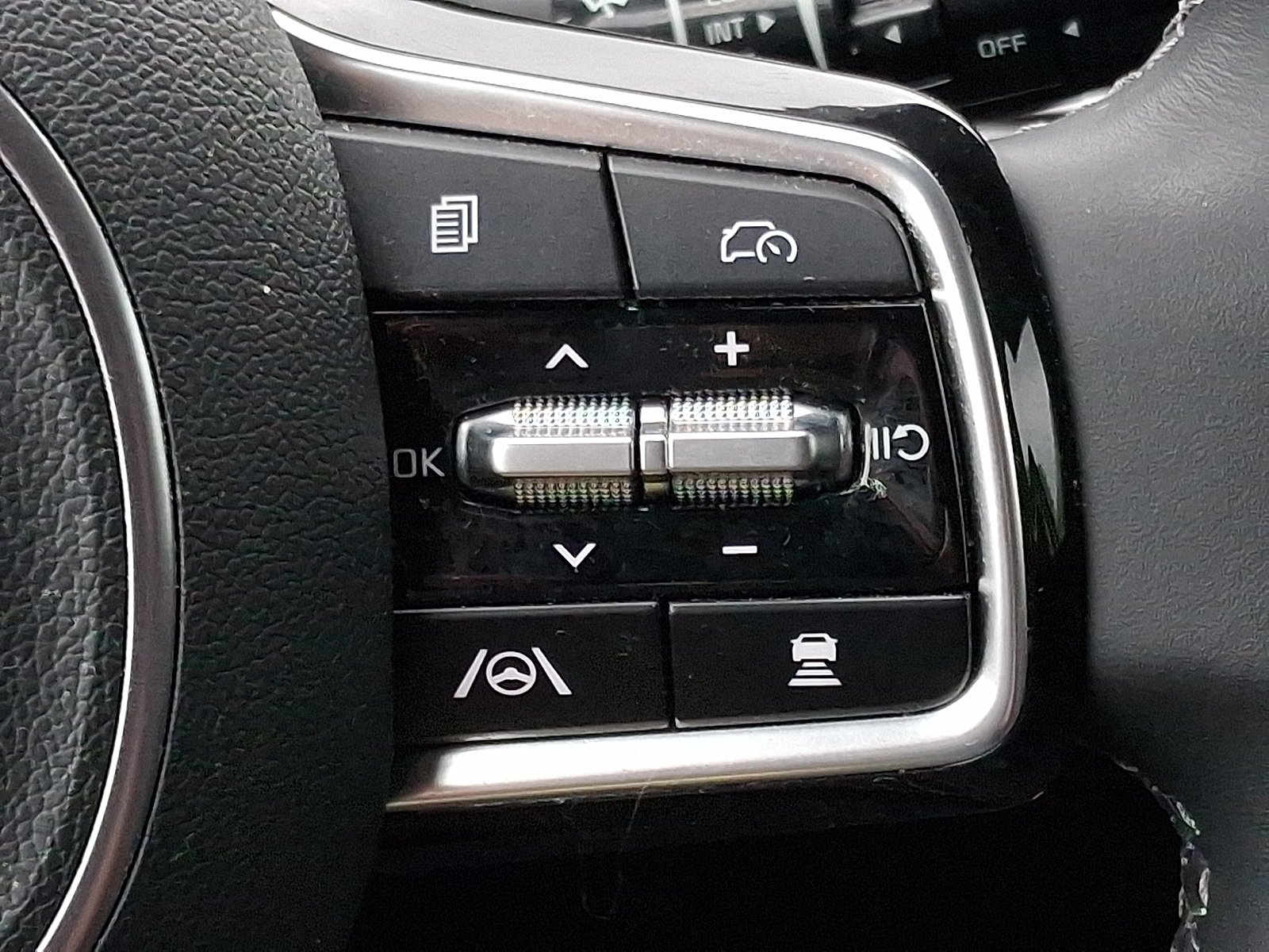 Used 2025 Wolf Gray - C7S Kia EX image 22