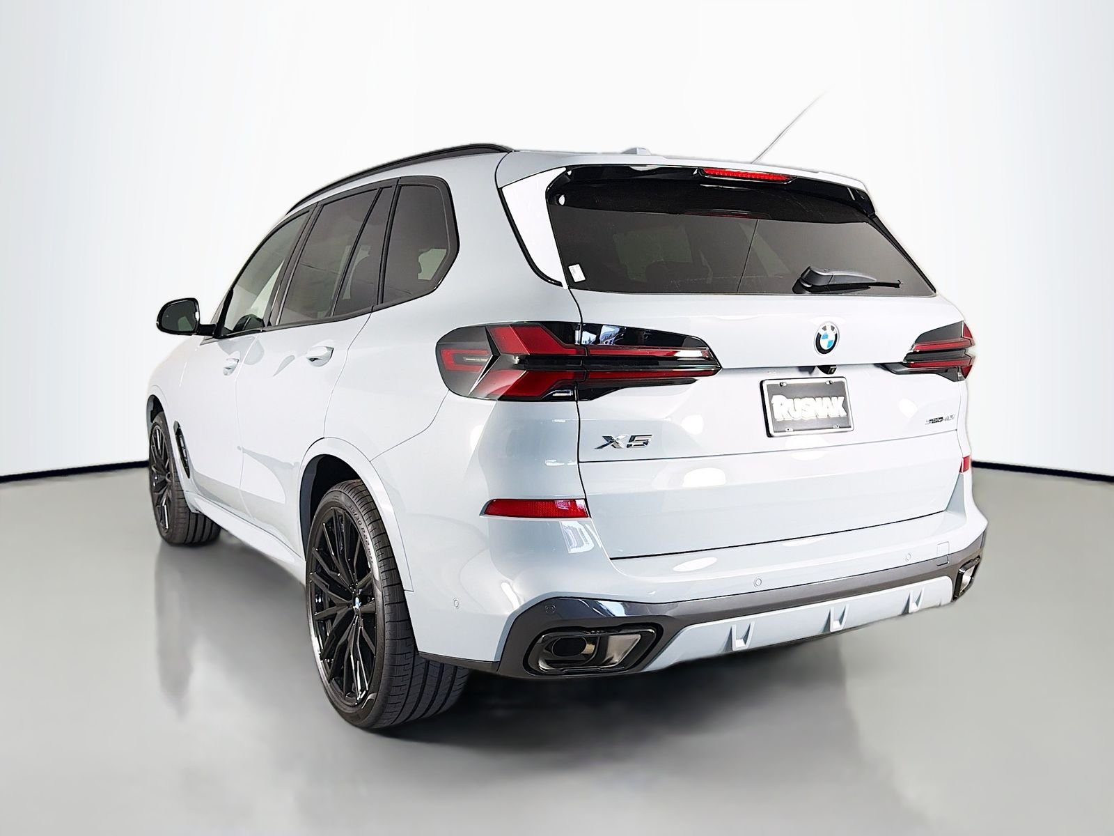 New 2026 Brooklyn Grey Metallic BMW sDrive40i image 5