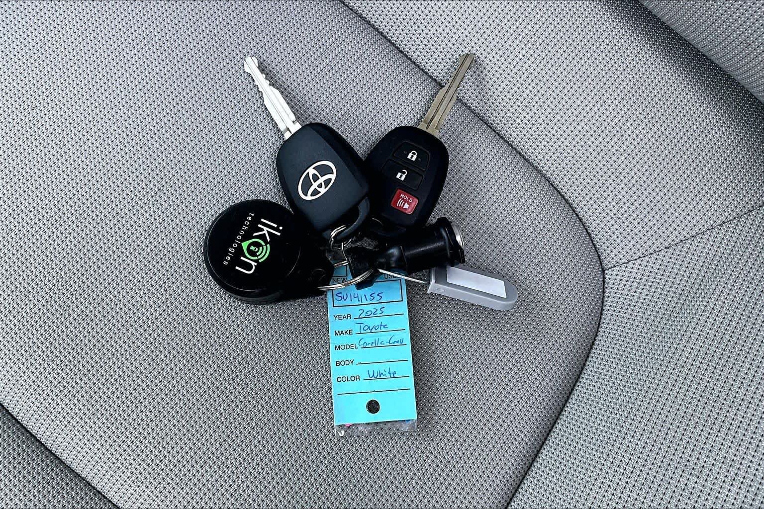 Used 2025 Wind Chill Pearl Toyota L image 15