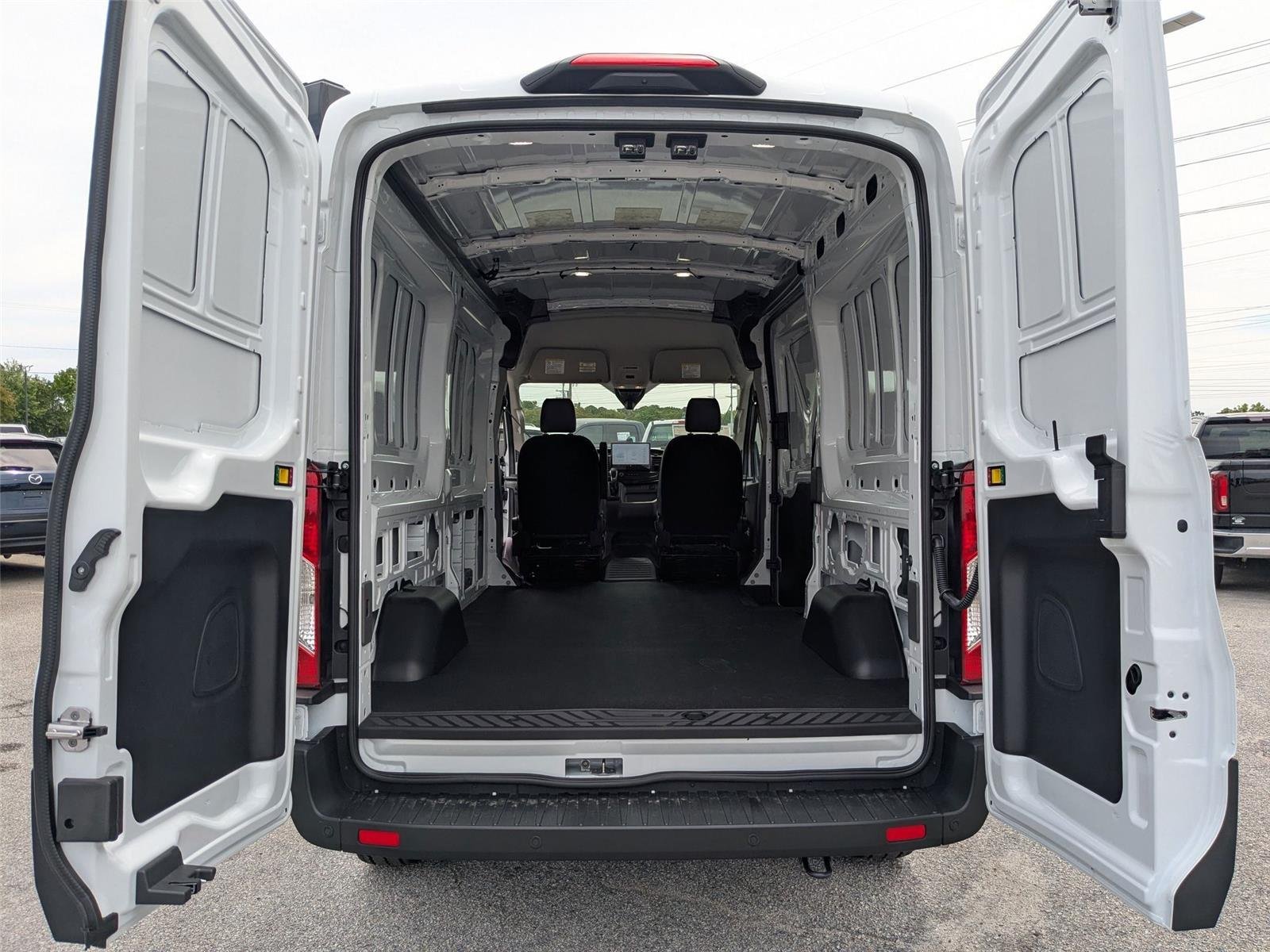 New 2026 Oxford White Ford T250 image 23