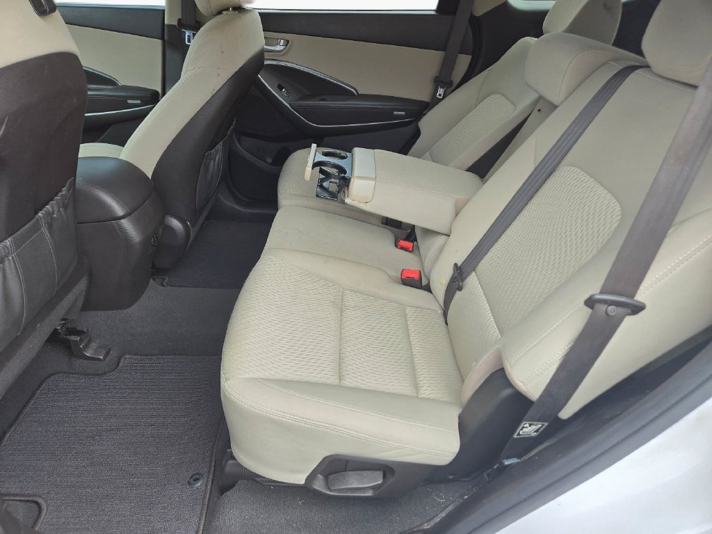 Used 2017 White Hyundai SE image 16