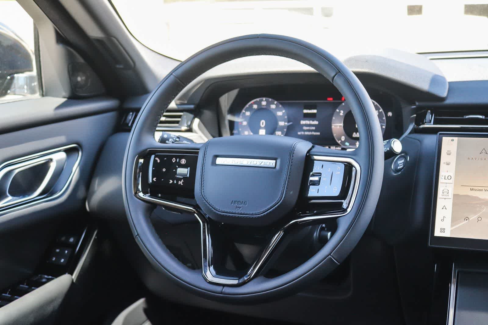 New 2026 Santorini Black Land Rover S image 15