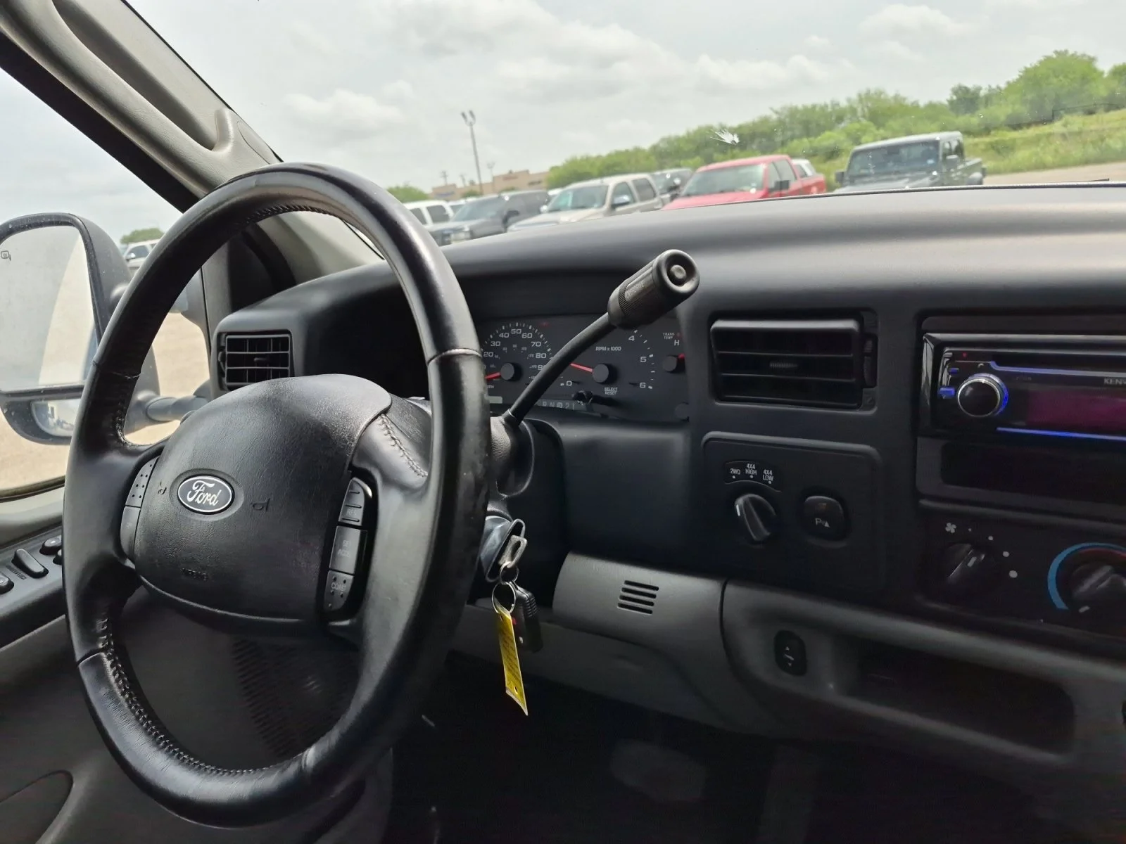 Used 2004 White Ford XL image 19