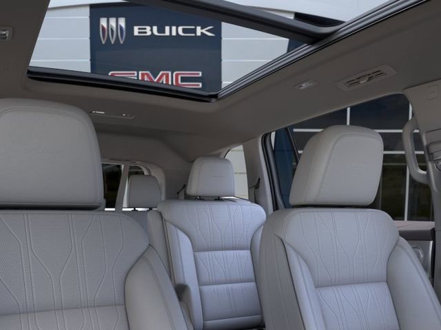 New 2026 Iridescent White Tricoat Buick Avenir image 24
