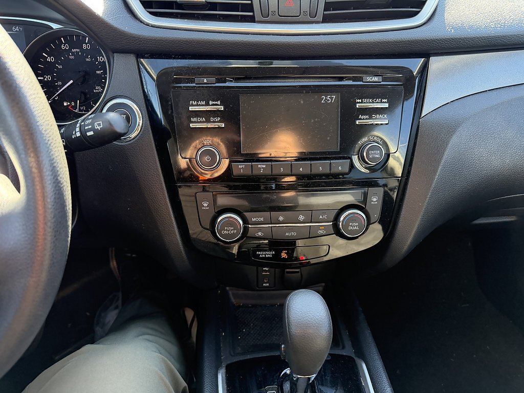 Used 2016 Pearl White Nissan SV image 12