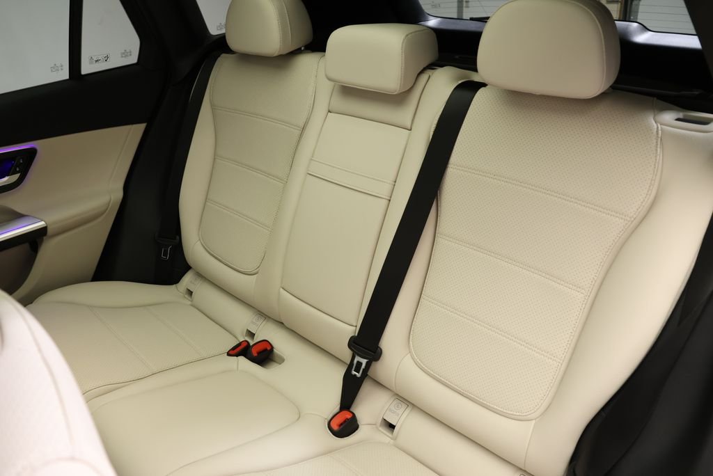 Used 2027  Mercedes-Benz GLC 300 image 43