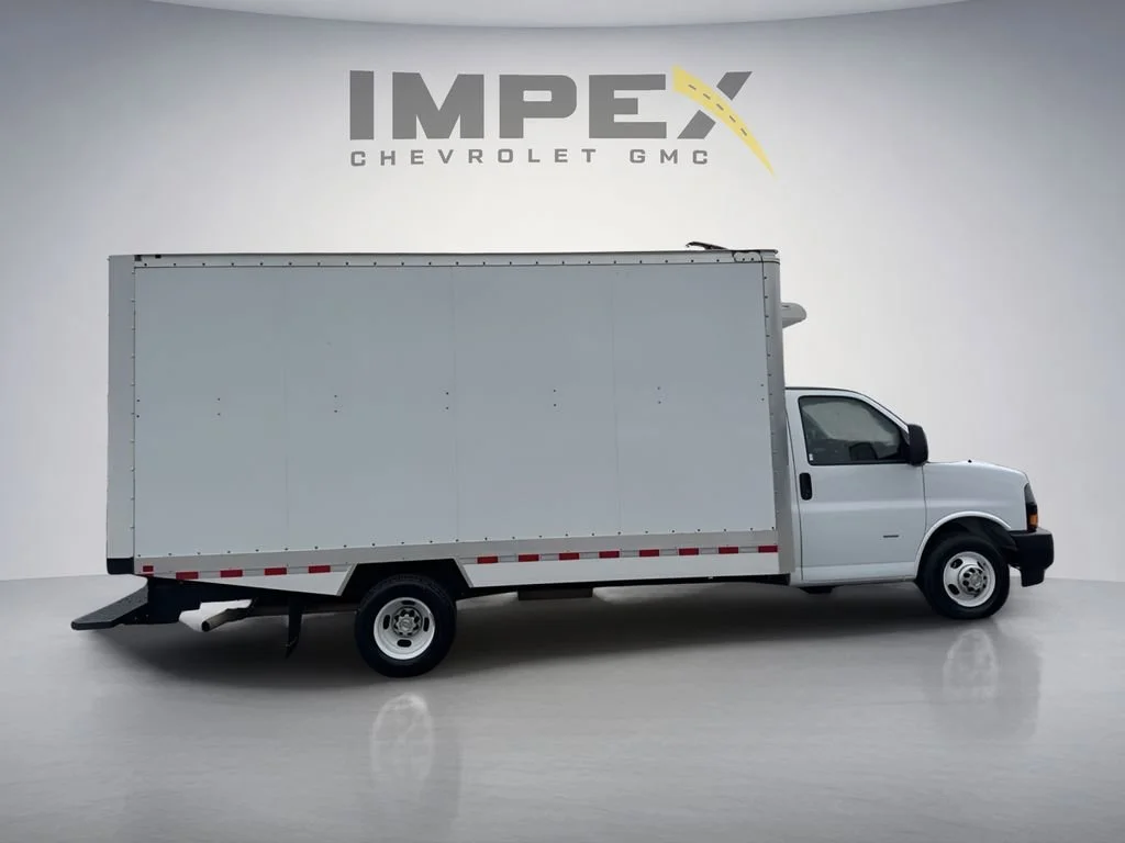Used 2024 Summit White Chevrolet 1WT image 7