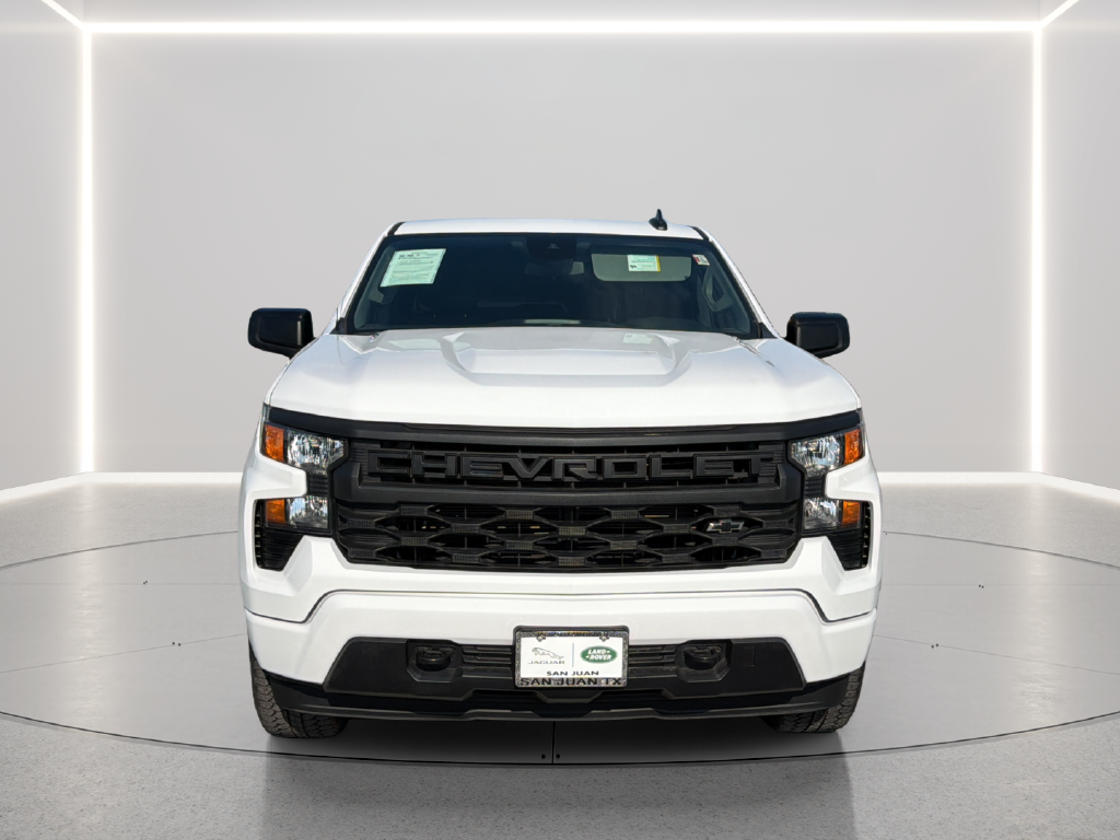 Used 2024 White Chevrolet Custom image 11