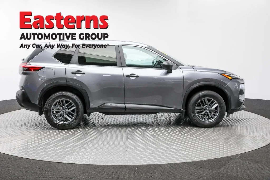Used 2023 Gray Nissan S image 4