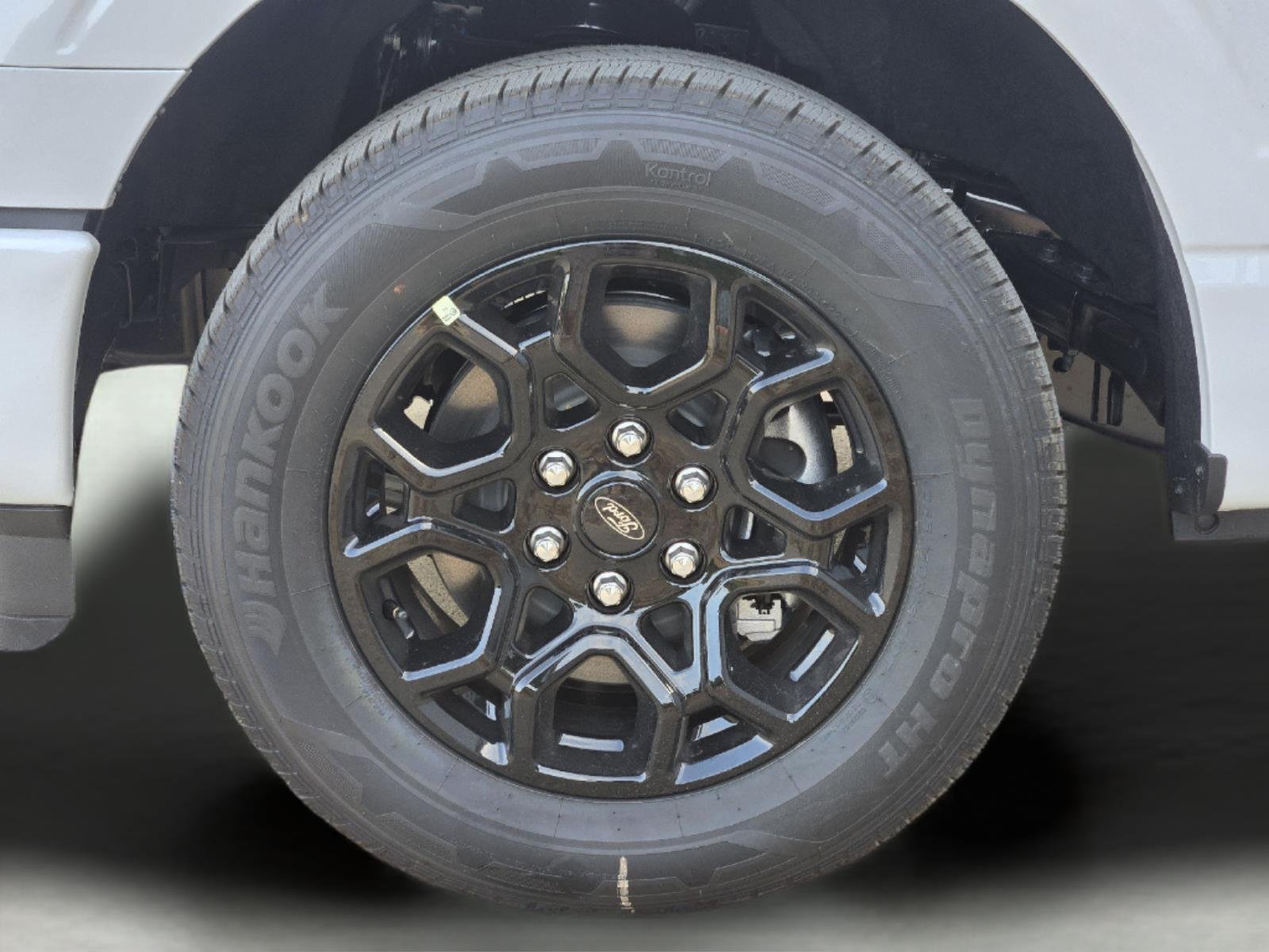 New 2026 Oxford White Ford XLT image 7