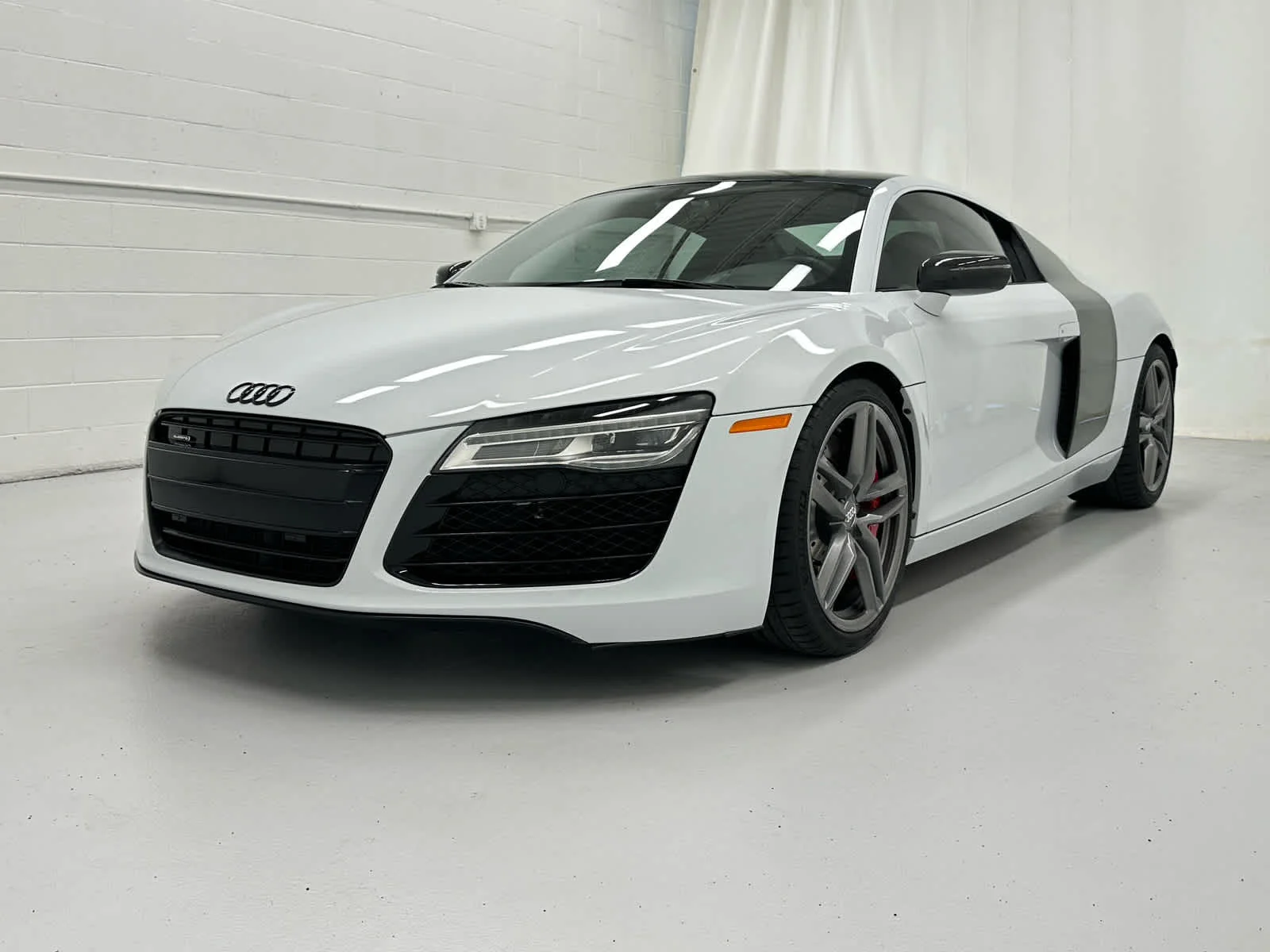 Used 2015 Ibis White Audi V8 image 4