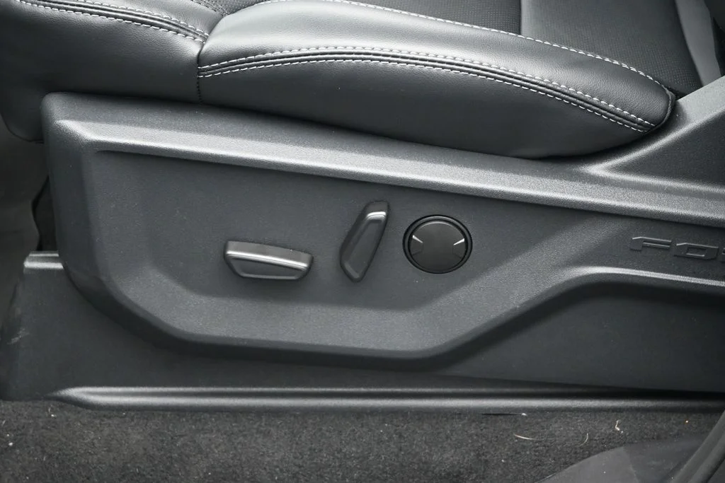 New 2026 Glacier Gray Metallic Tri-Coat Ford Platinum image 9