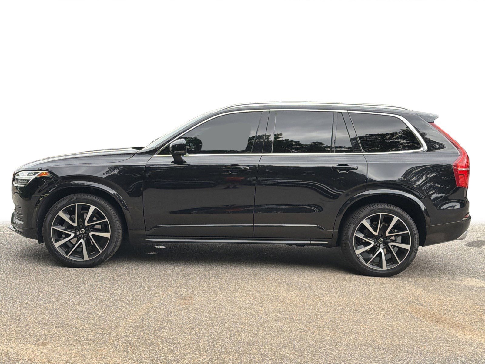 Used 2021 Onyx Black Metallic Volvo Momentum image 20