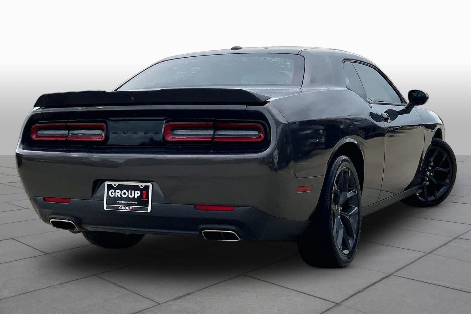 Used 2022 Granite Pearlcoat Dodge SXT image 12