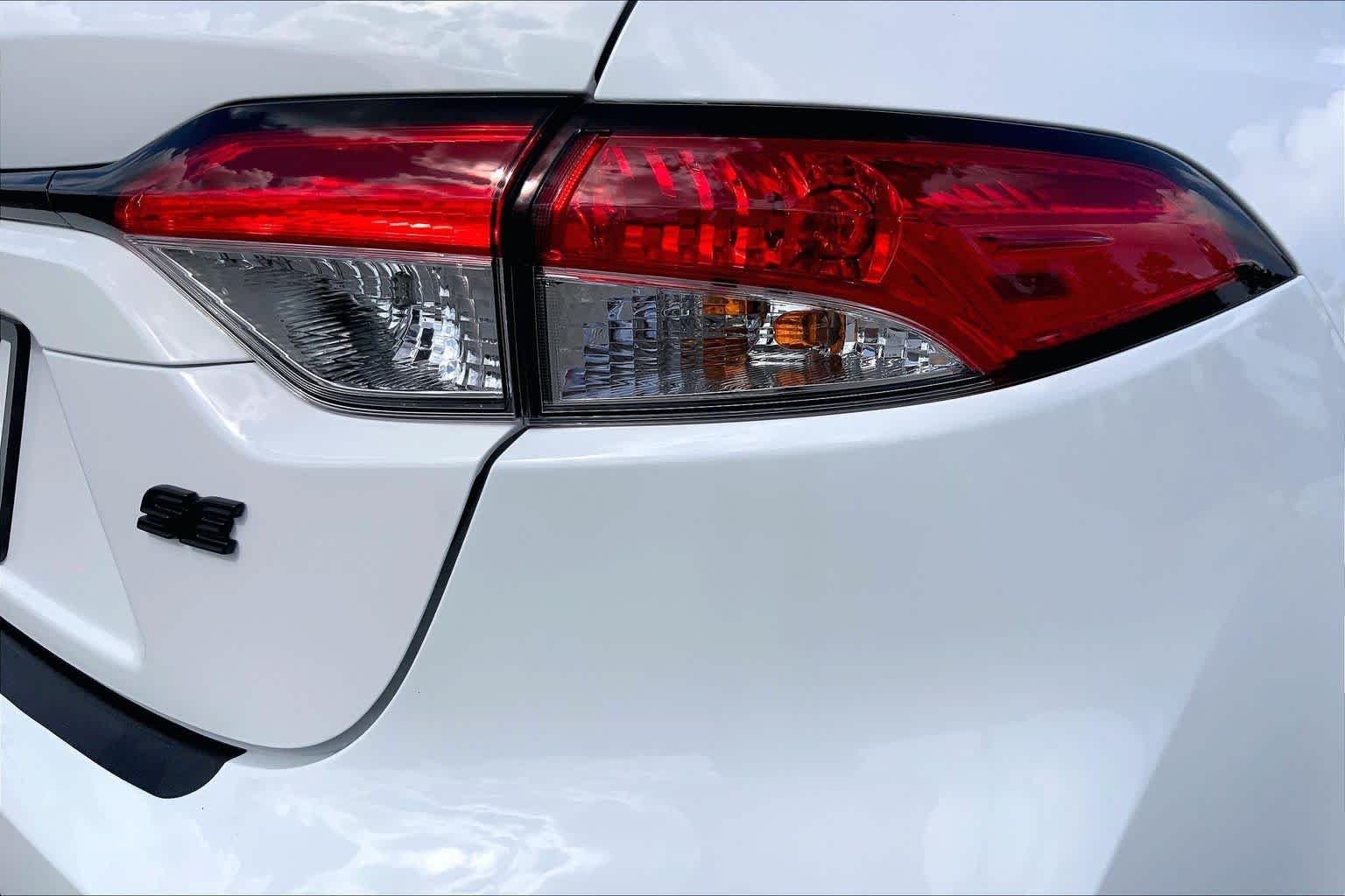 Used 2026 Ice Cap Toyota SE image 30