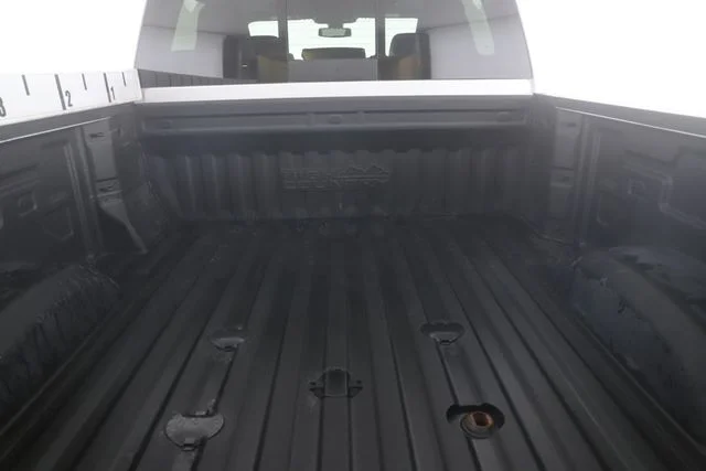 Used 2022 White Chevrolet High Country image 31
