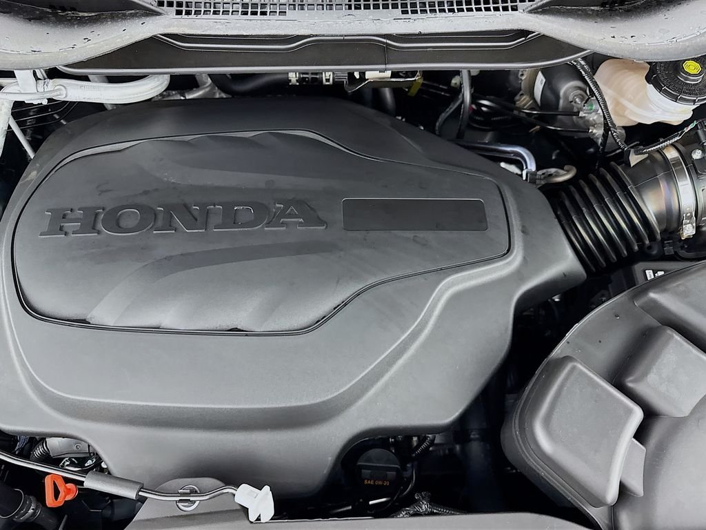 New 2026 Solar Silver Metallic Honda Touring image 11