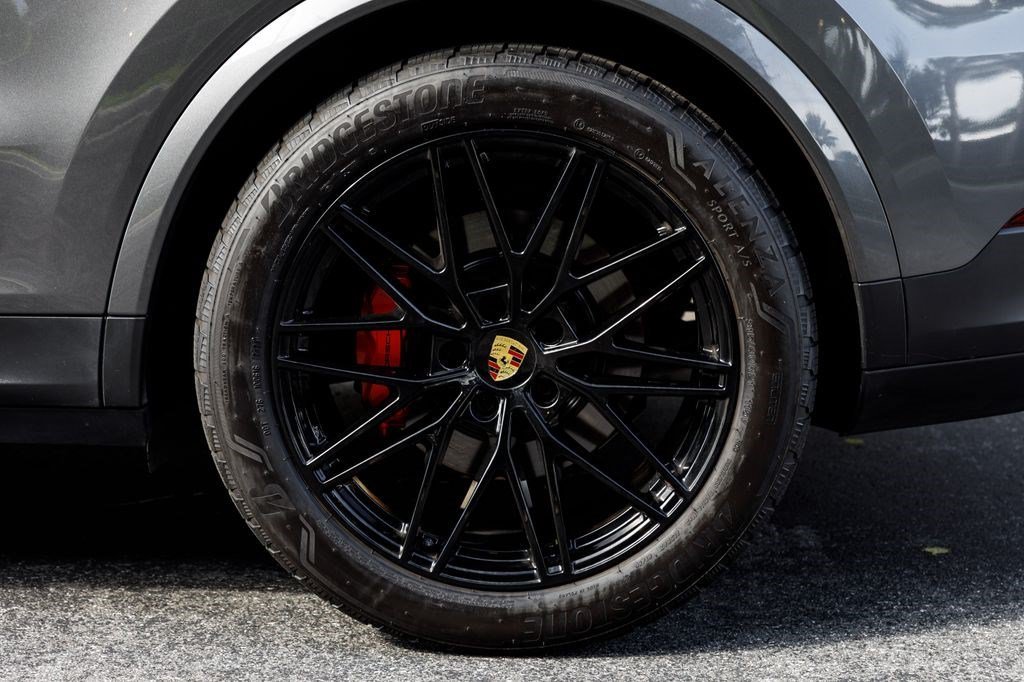 Used 2024 Quartzite Grey Metallic Porsche  image 41