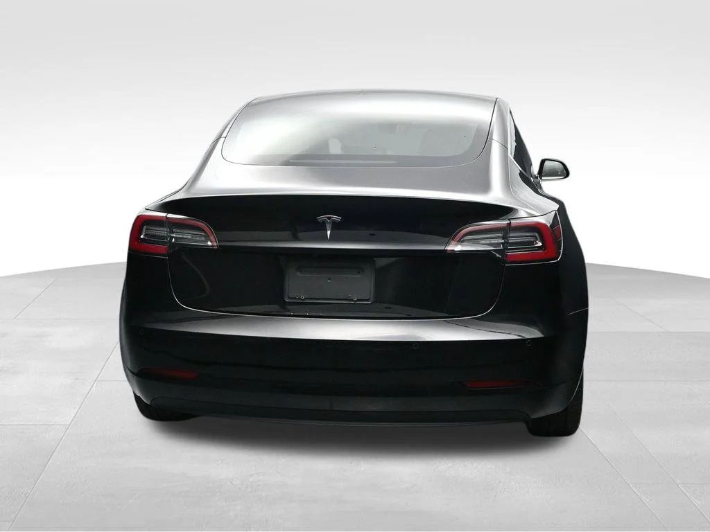 Used 2019  Tesla Standard Range Plus image 4
