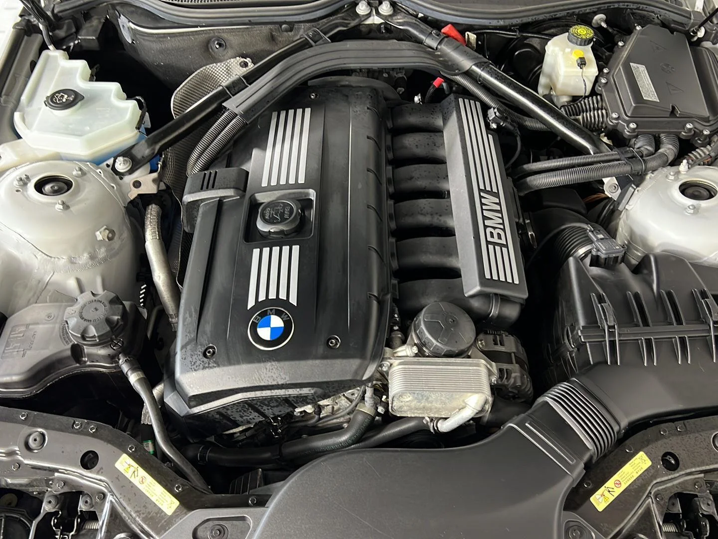 Used 2009 Titanium Silver Metallic BMW sDrive30i image 20