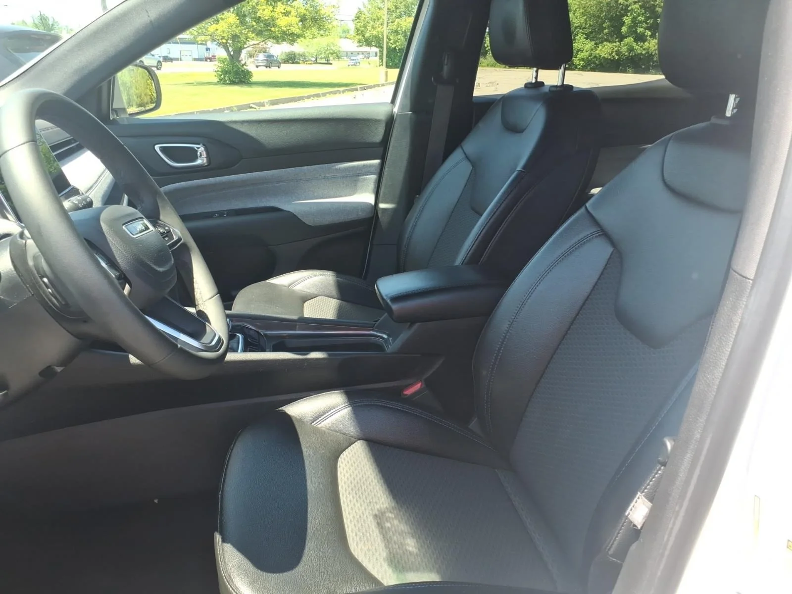Used 2024 Bright White Clearcoat Jeep Latitude image 15
