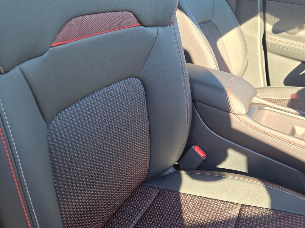 New 2026 Gun Metallic / Scarlet Ember Tintcoat Two-tone Nissan SR image 7