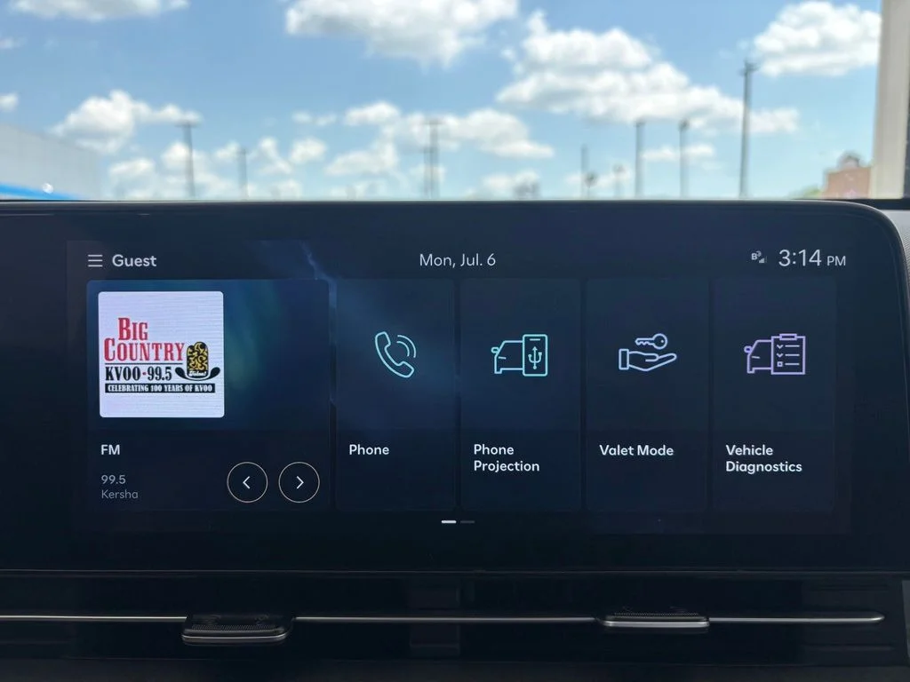 Used 2024 Black Hyundai SEL image 9