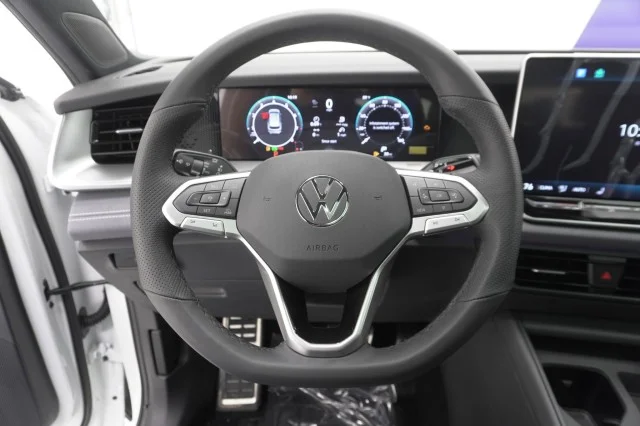 New 2027 Opal White Pearl Volkswagen SE R-Line Black image 24