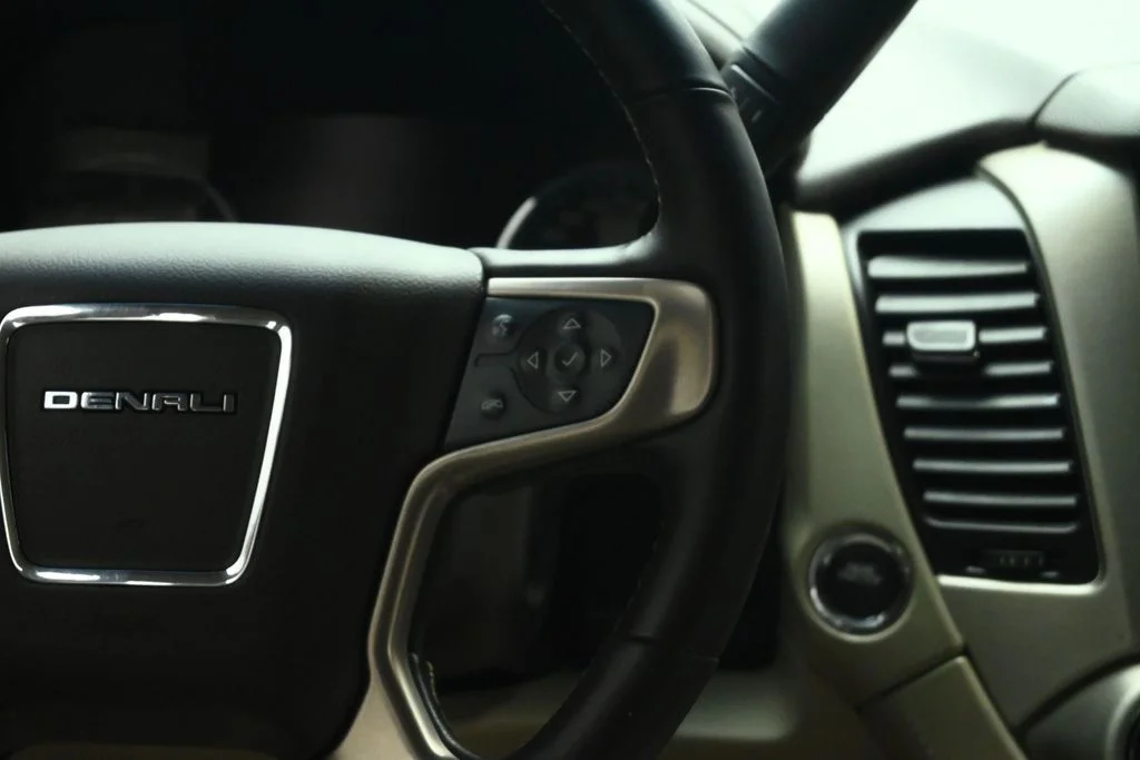 Used 2020 Silver GMC Denali image 44