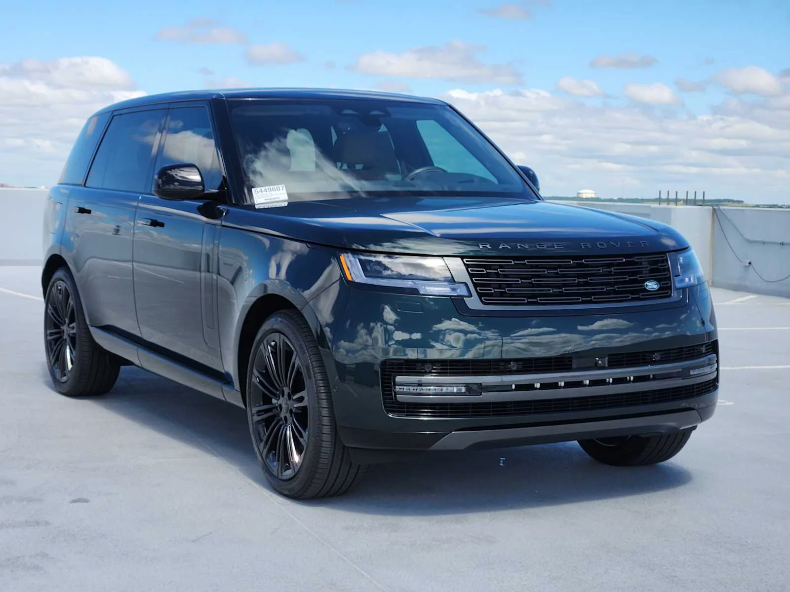 New 2026 British Racing Green LAND ROVER SE LWB 7-Seats / V8 image 3