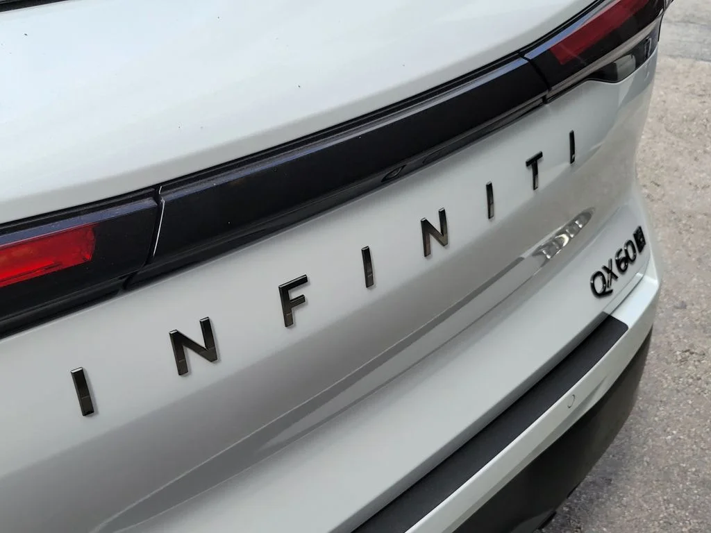 New 2027 2T RAD WHT INFINITI Autograph AWD image 5