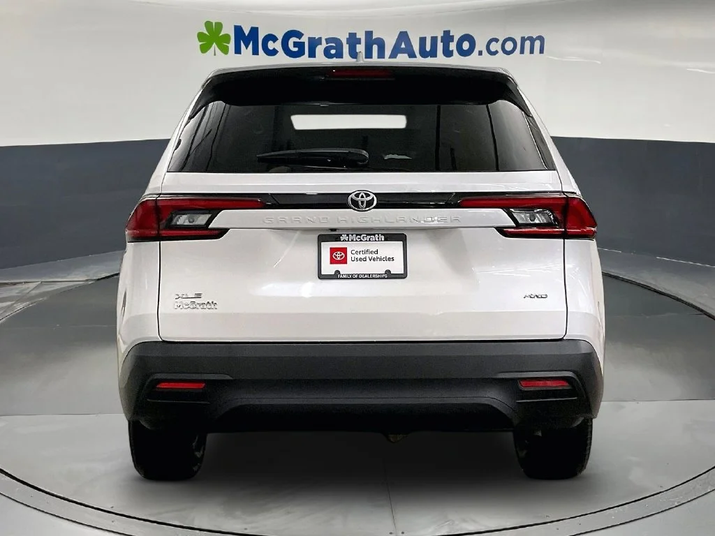 Used 2025 Beige Toyota XLE image 6